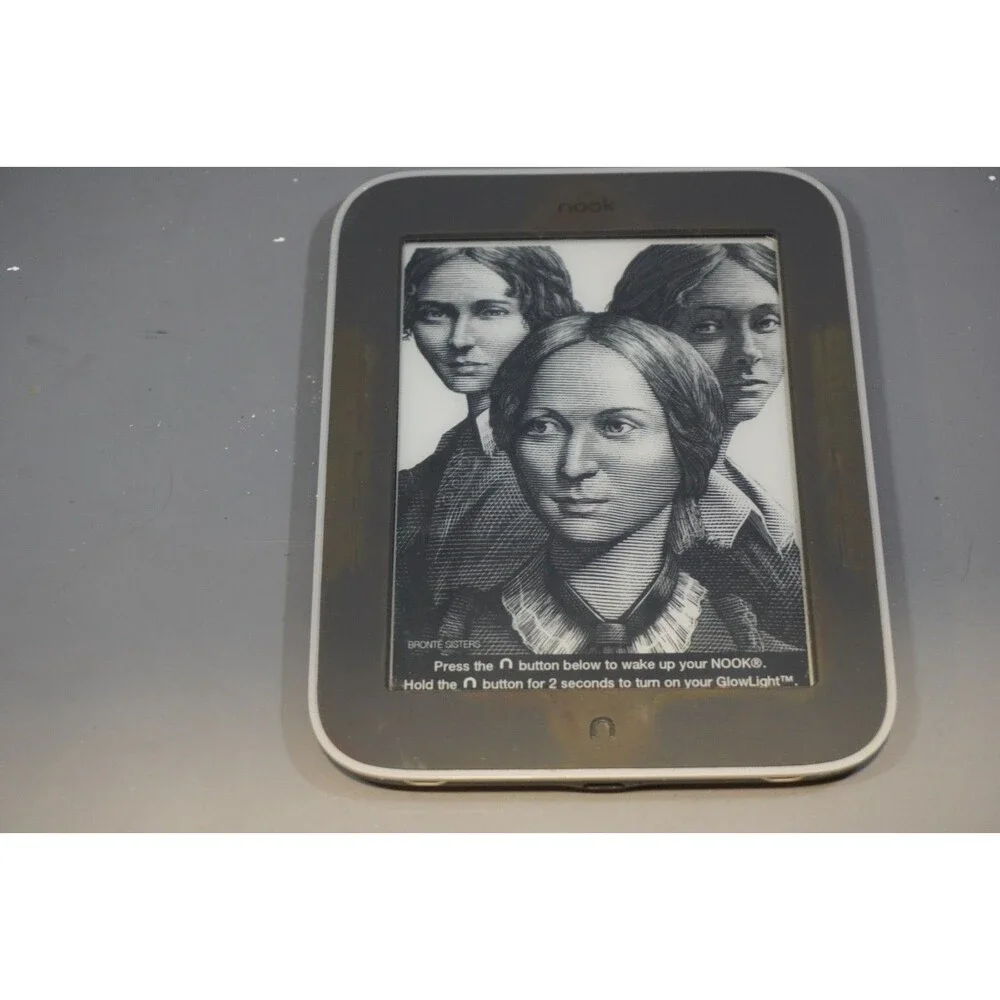 Barnes & Noble Nook Simple Touch GlowLight BNRV350 Bundle w Cover & Cable